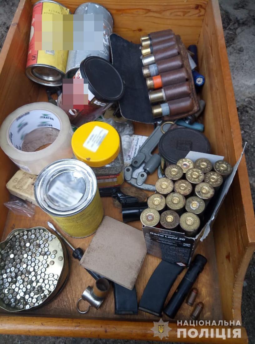На Житомирщині поліцейські вилучили зброю та боєприпаси у жителя Ружинського району