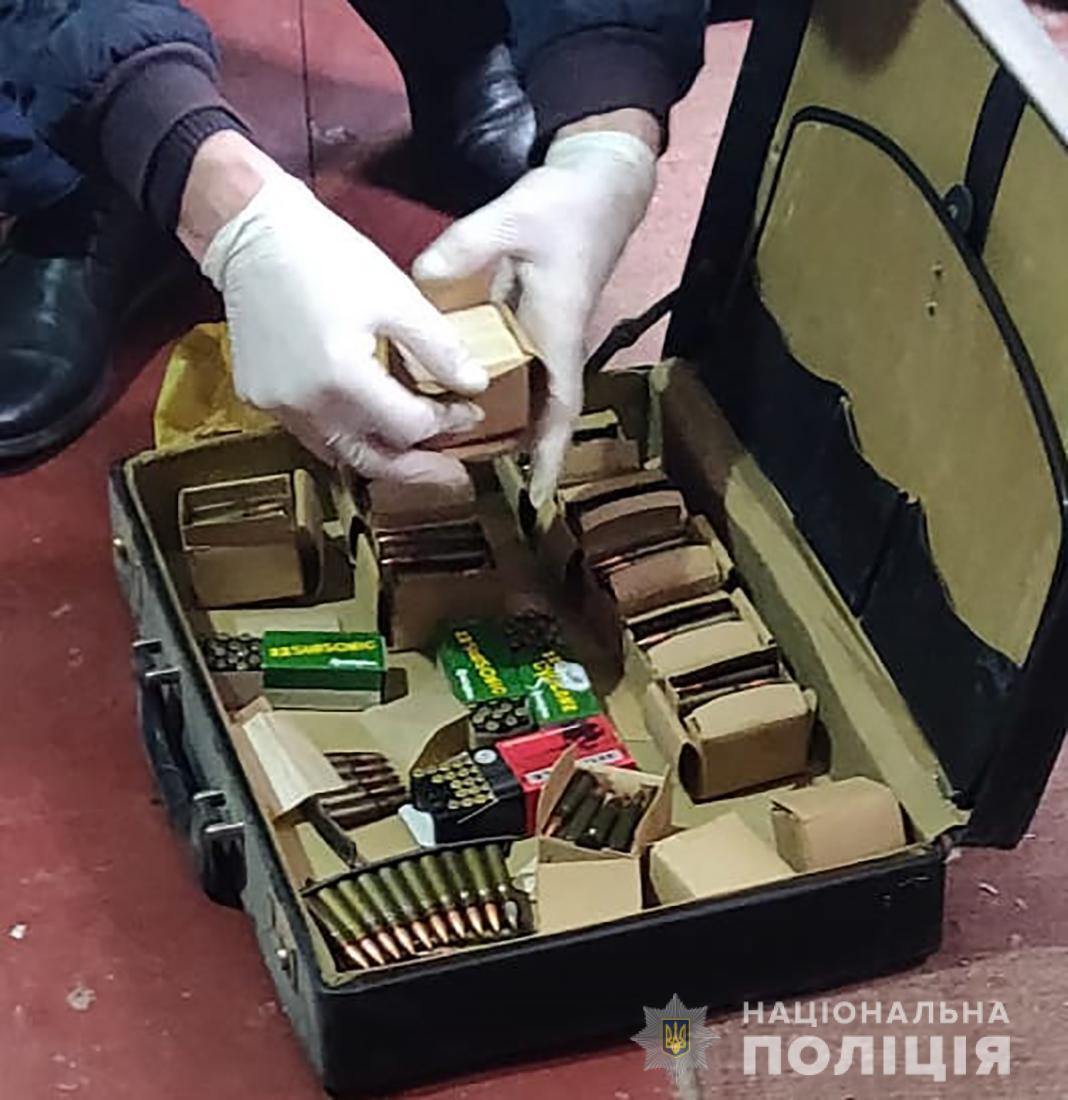 На Житомирщині поліцейські вилучили зброю та боєприпаси у жителя Ружинського району