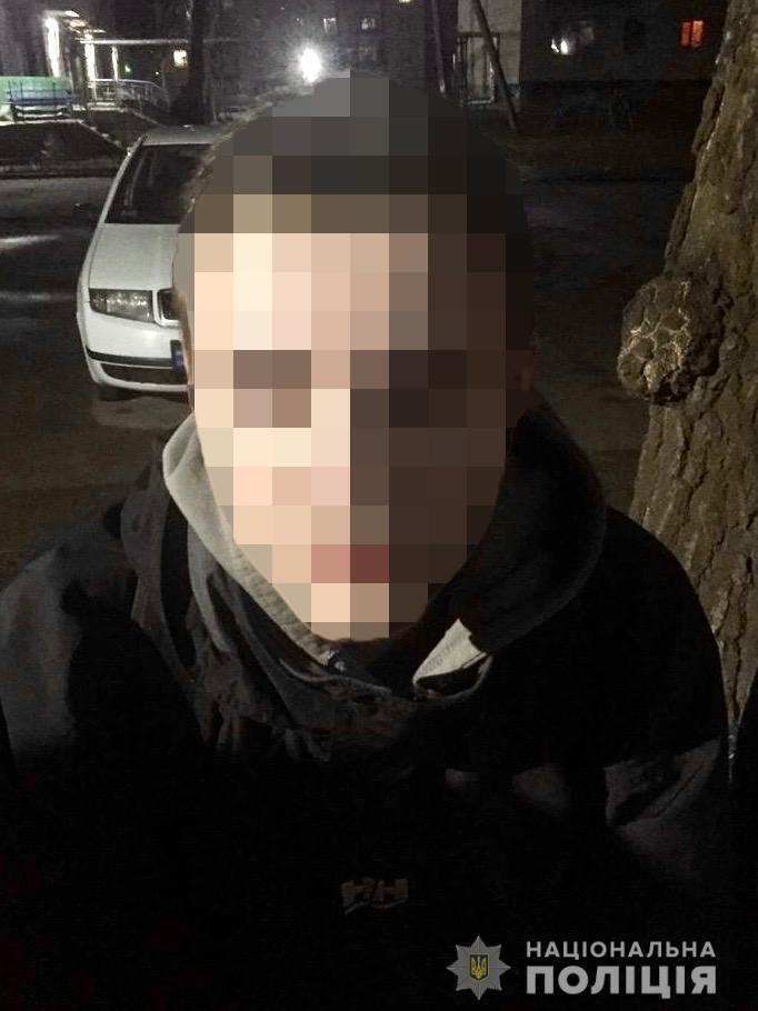 Поліція викрила групу наркозбувачів, які тривалий час діяли в Лозівському районі Харківської області