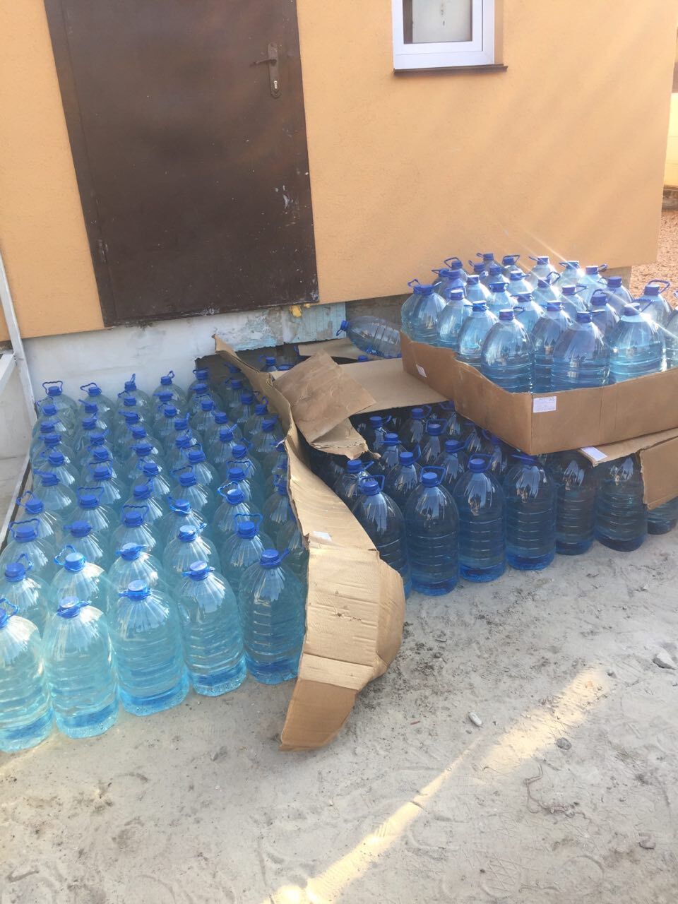 Офіс Генпрокурора спільно з ДФС викрили осіб, які підозрюються у виготовленні фальсифікованих алкогольних напоїв