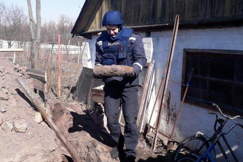 Чернігівська область: піротехніки ДСНС знищили 42 боєприпаси