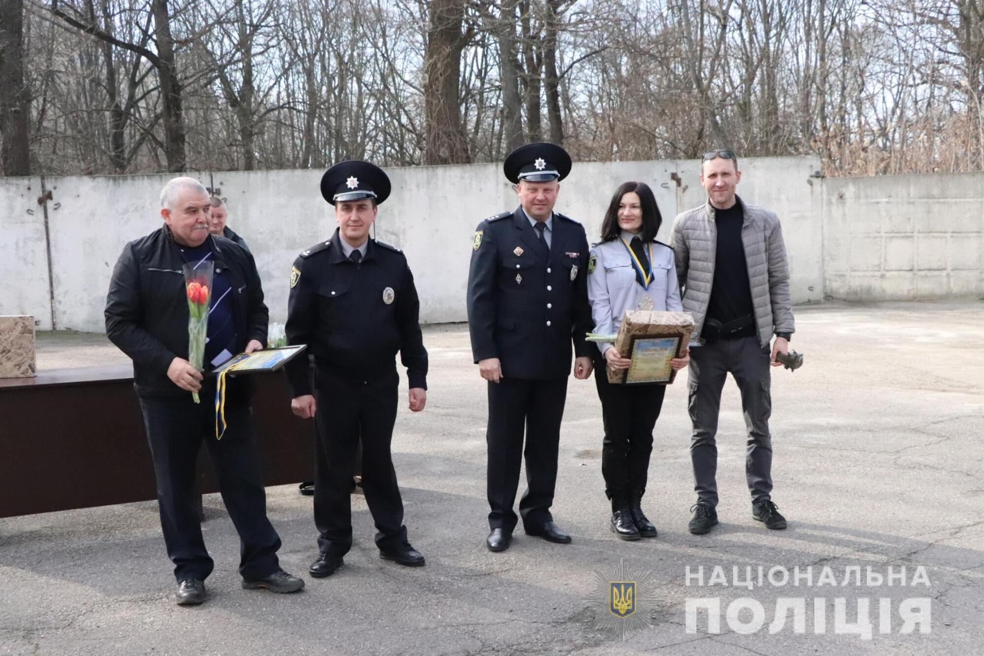 У Харкові жінки-поліцейські змагалися у стрільбі