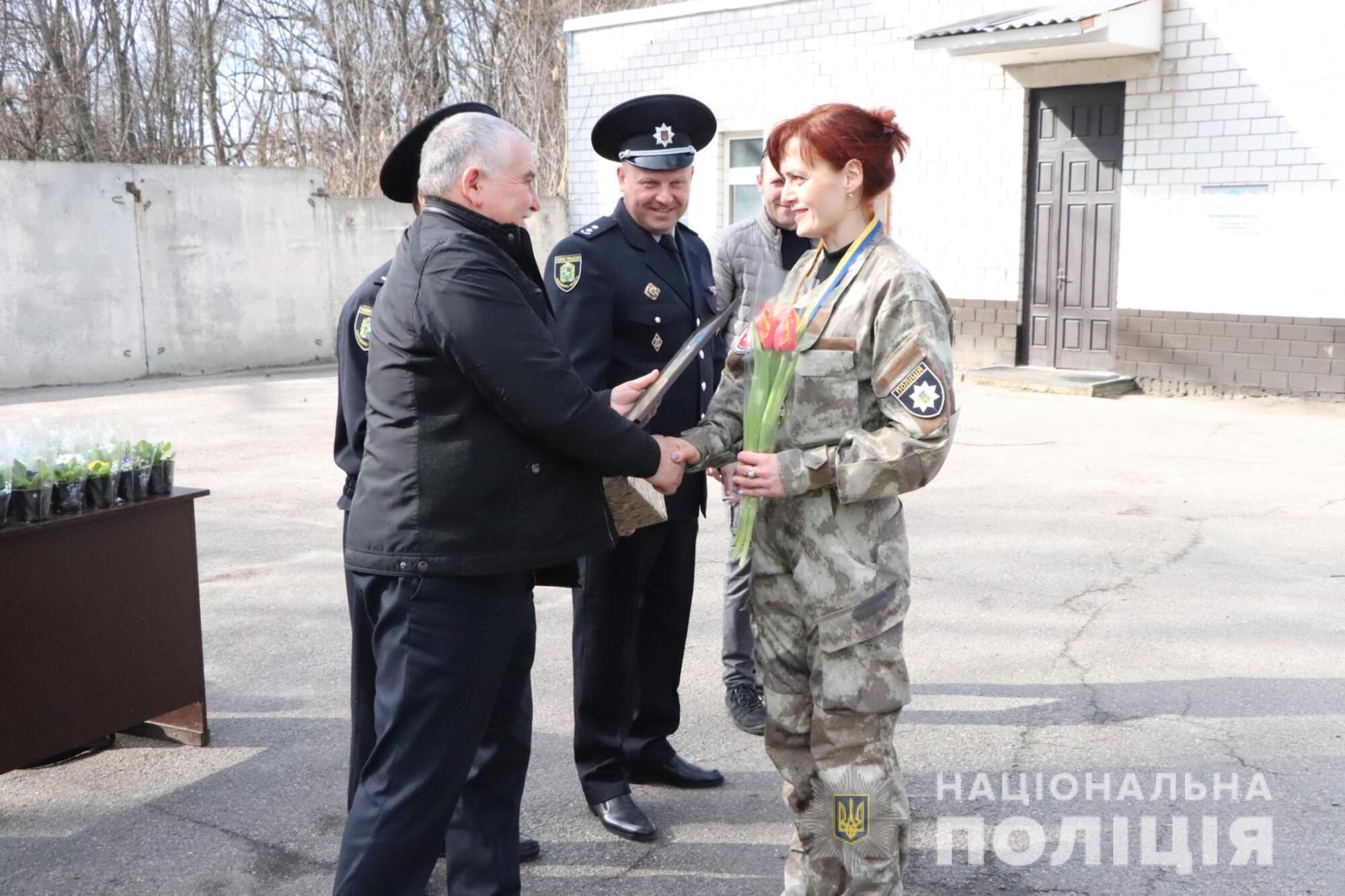 У Харкові жінки-поліцейські змагалися у стрільбі