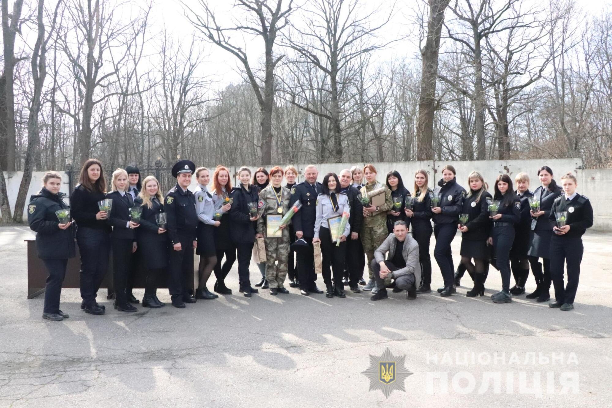 У Харкові жінки-поліцейські змагалися у стрільбі