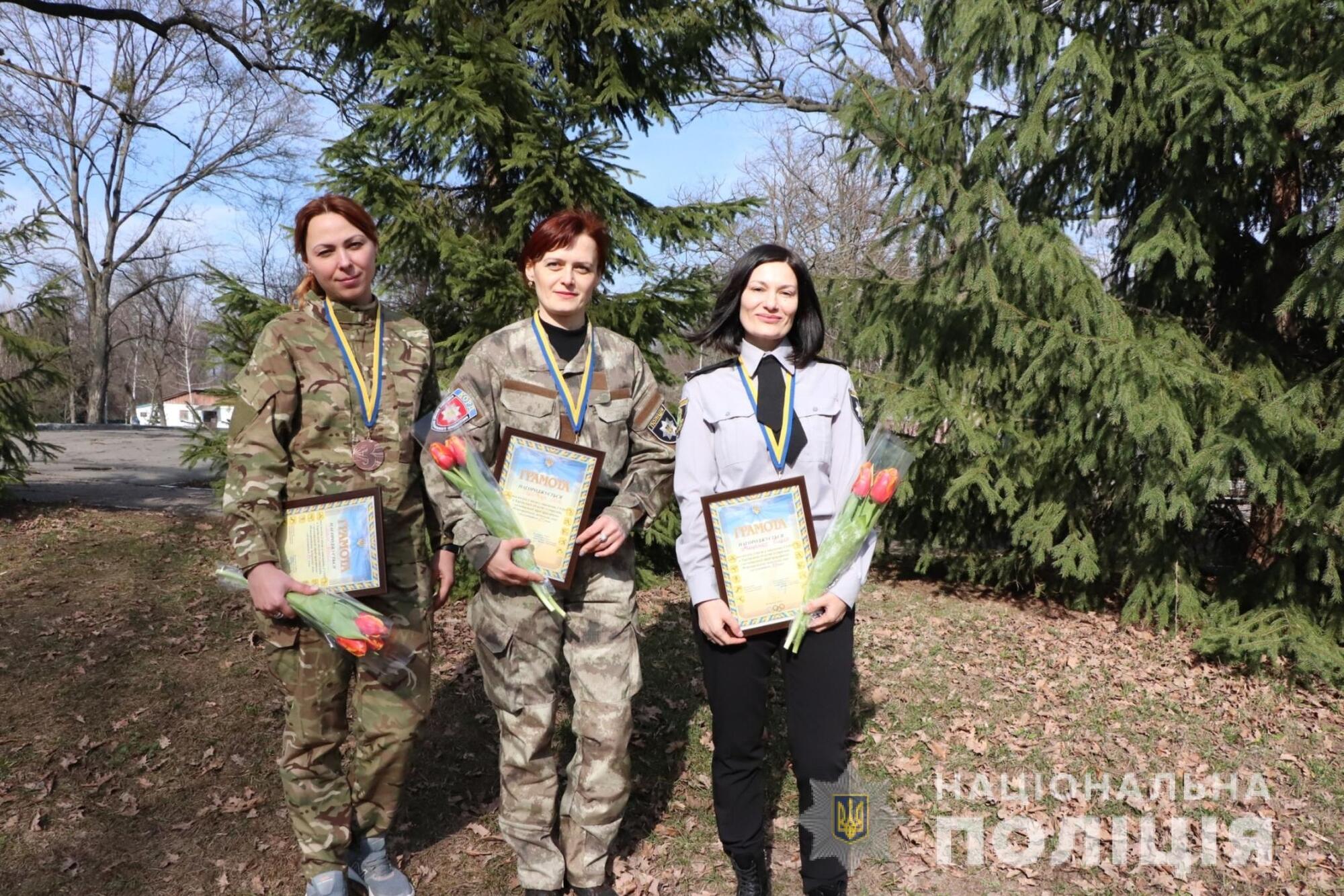 У Харкові жінки-поліцейські змагалися у стрільбі