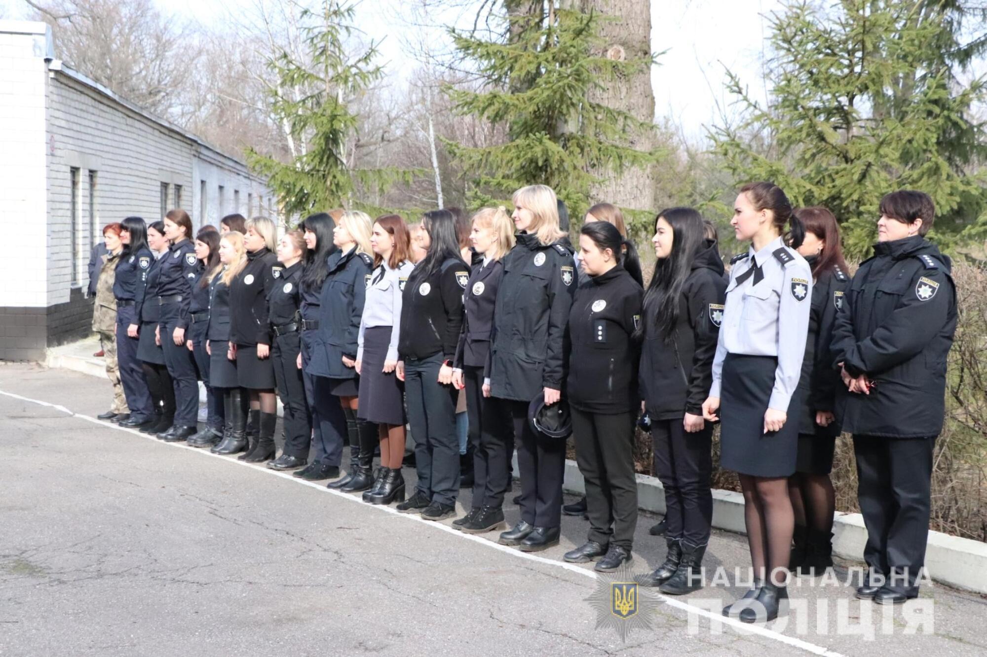 У Харкові жінки-поліцейські змагалися у стрільбі