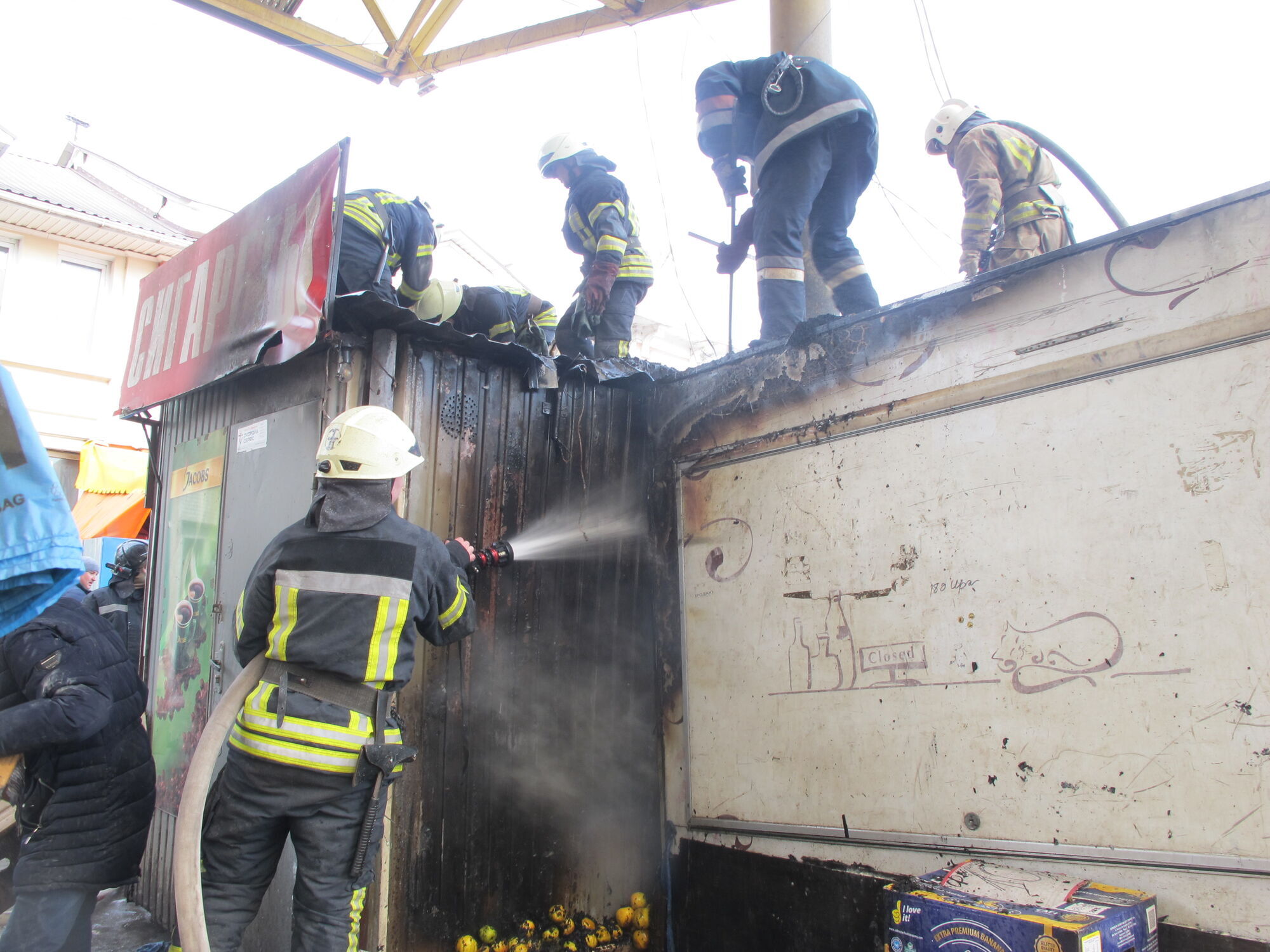 м.Одеса: рятувальники ліквідували загоряння павільйону