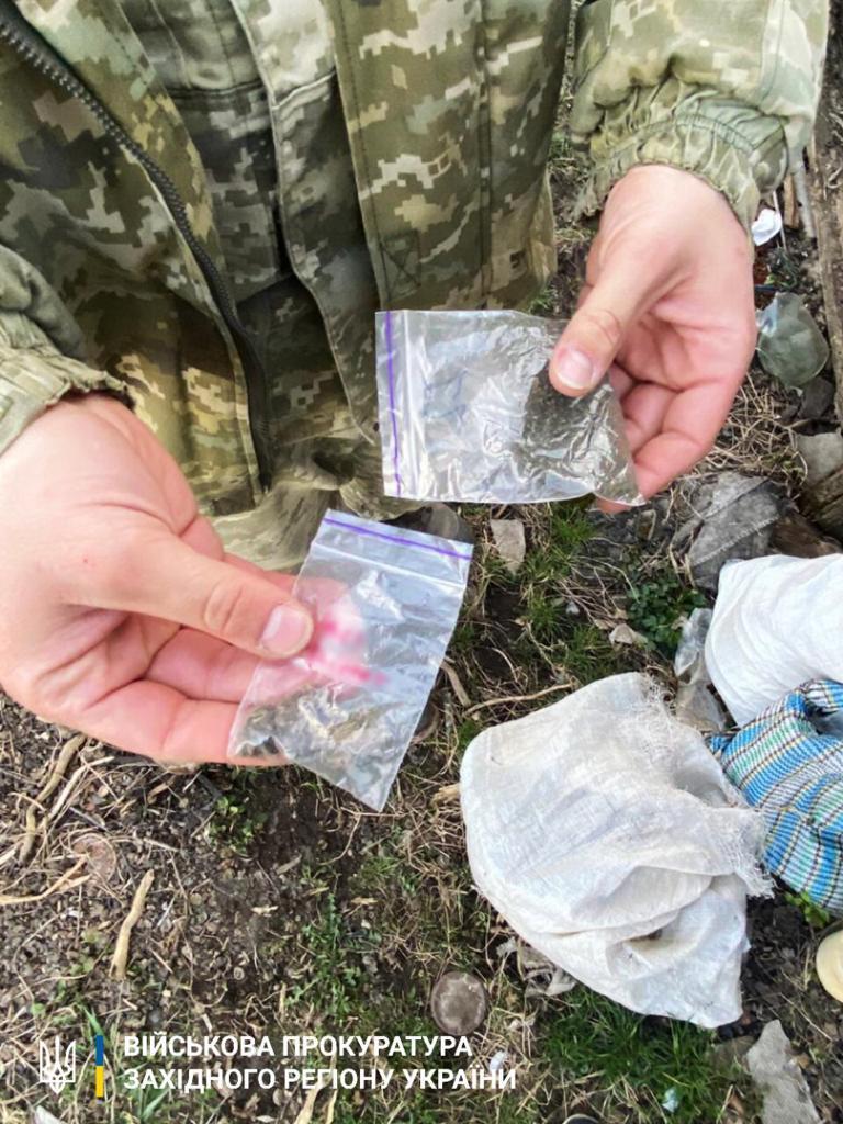 На Буковині військова прокуратура повідомила прикордоннику про підозру у збуті наркотичних засобів