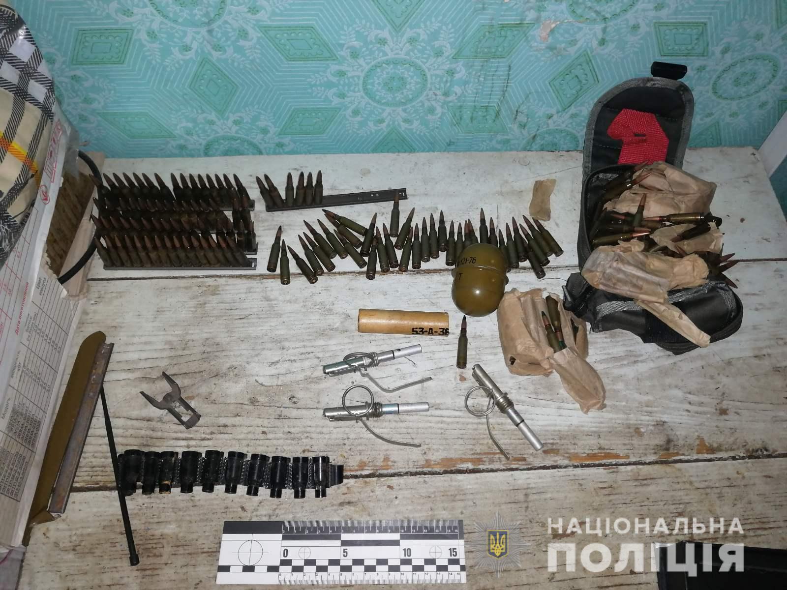 Поліцейські Харківщини затримали чоловіка під час збуту гранат