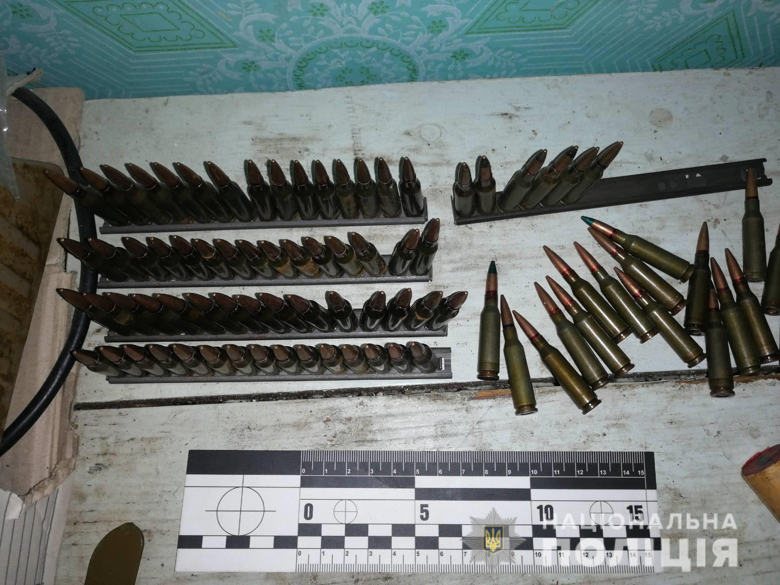 Поліцейські Харківщини затримали чоловіка під час збуту гранат