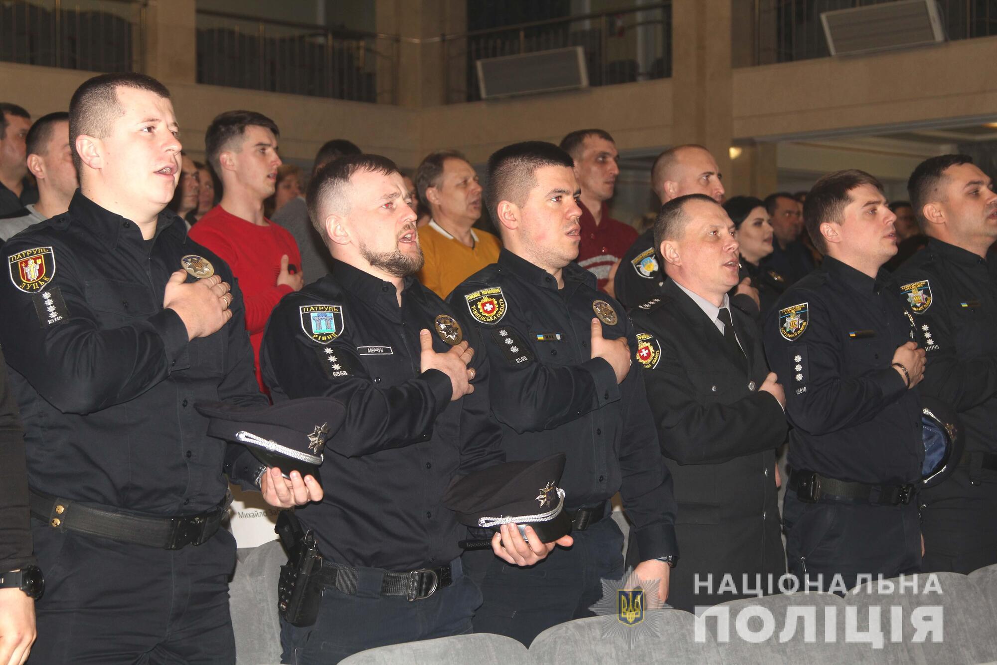 Перші випускники Рівненської академії патрульної поліції склали присягу на вірність українському народу