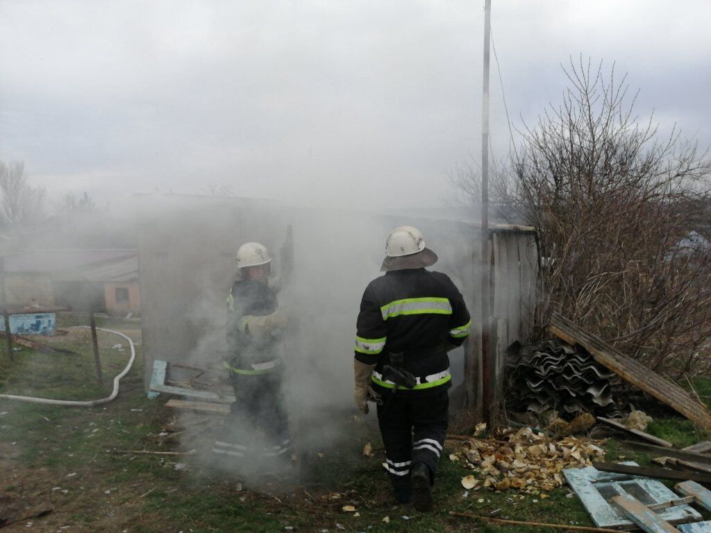 Херсонська область: рятувальники ліквідували пожежу приватної господарчої споруди