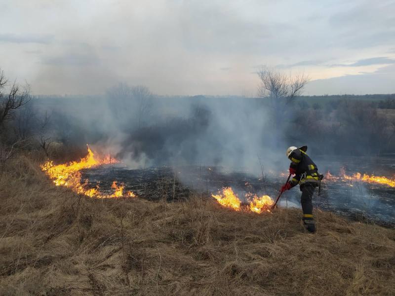 На Кіровоградщині минулої доби вогнеборці ліквідували 8 займань різного характеру