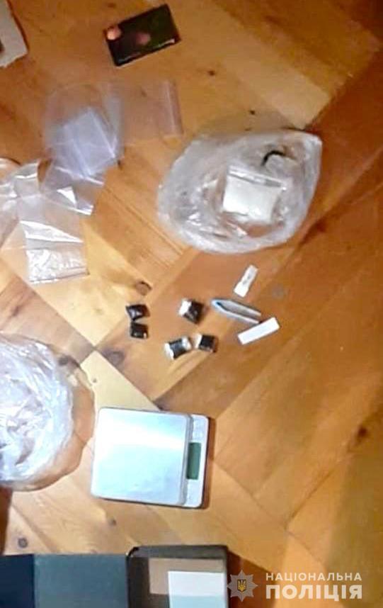 Поліція викрила групу наркозбувачів, які тривалий час діяли в Лозівському районі Харківської області