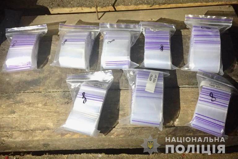 Поліція викрила групу наркозбувачів, які тривалий час діяли в Лозівському районі Харківської області