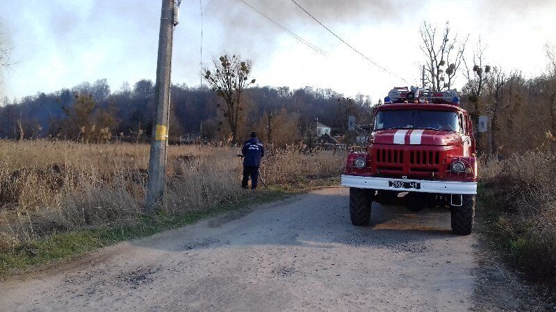 Київська область: запах паленої трави та сміття - один з невід'ємних атрибутів весни