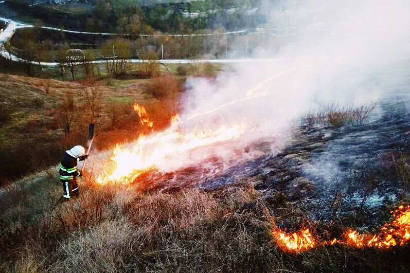 Хмельницька область: за минулу добу вогнеборці ліквідували 10 пожеж на відкритій території