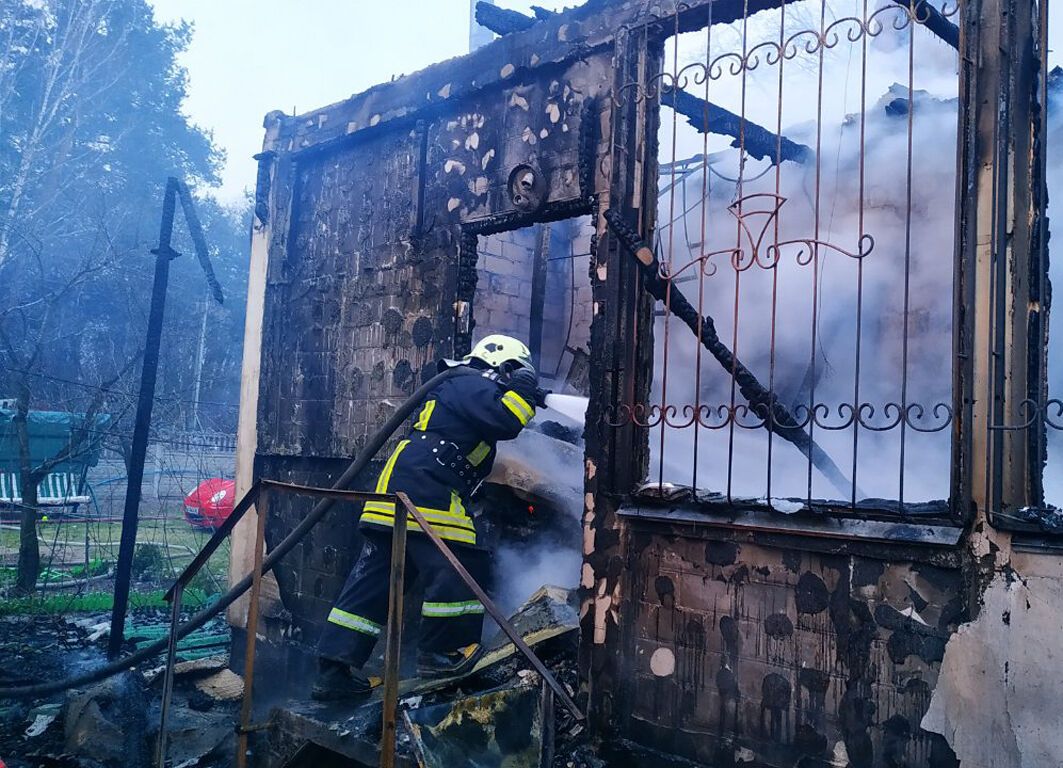 Черкаська область: впродовж доби на ліквідацію наслідків надзвичайних подій рятувальники здійснили 19-ть виїздів