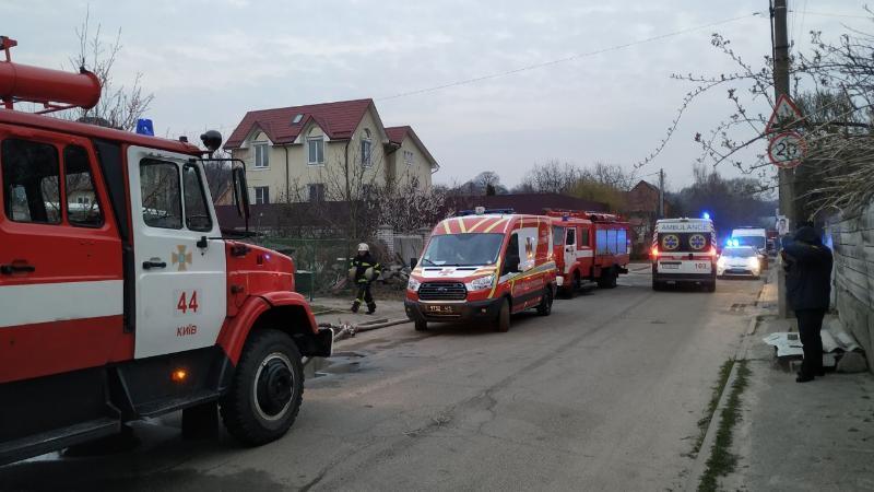 м. Київ: рятувальники ліквідували пожежу в приватному будинку