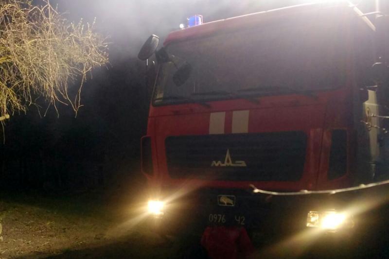 На Хмельниччині вогнеборці ліквідували пожежу житлового будинку, в результаті якої постраждало троє людей (ВІДЕО)