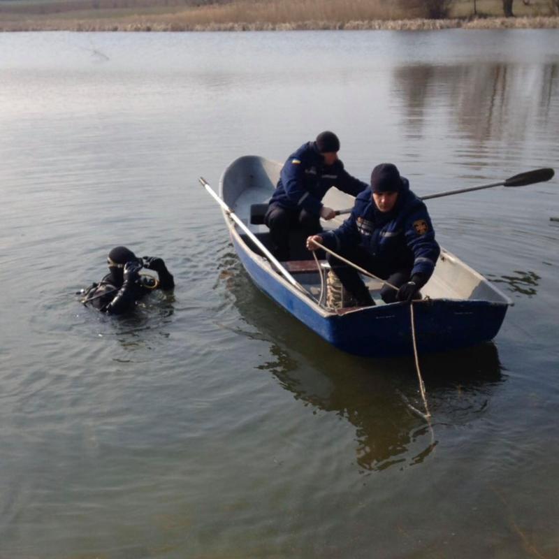 Вінницька область: рятувальники дістали з водойми потопельника