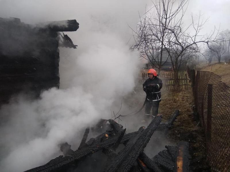 Львівська область: вогнеборці ліквідували займання в дерев’яному житловому будинку
