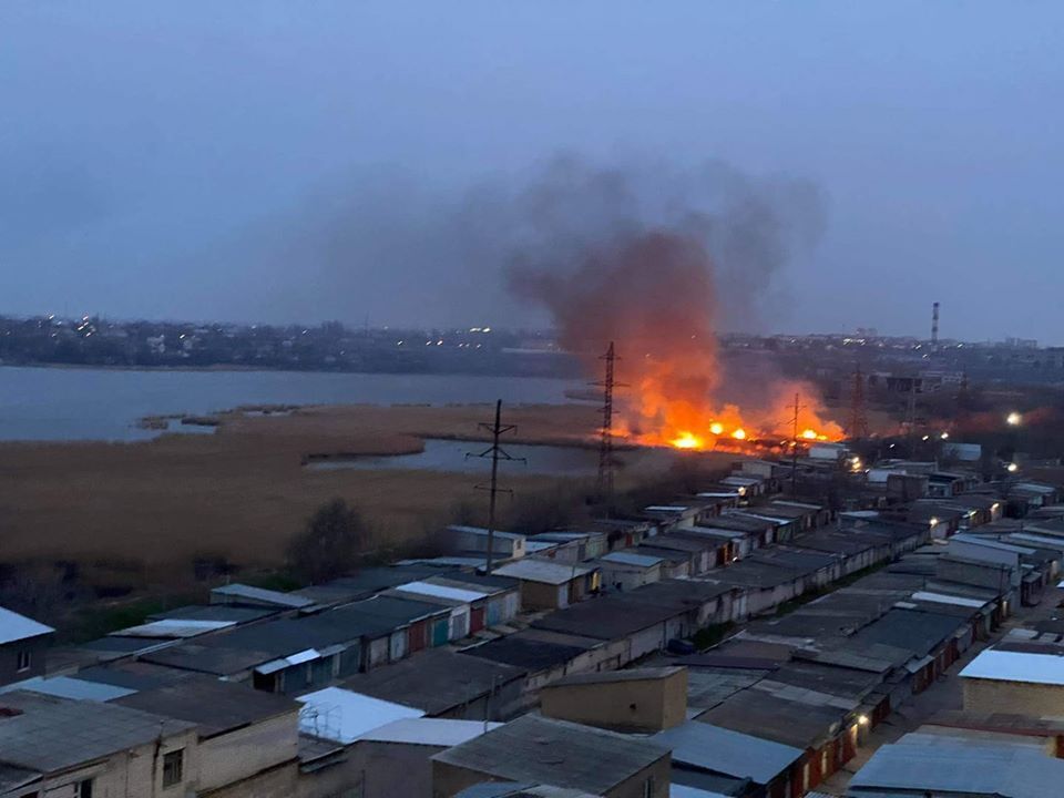 На Миколаївщині палають плавні