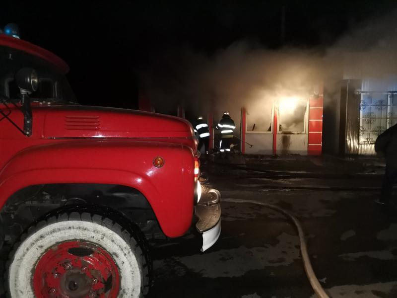 Київська область: рятувальники ліквідували загоряння магазину