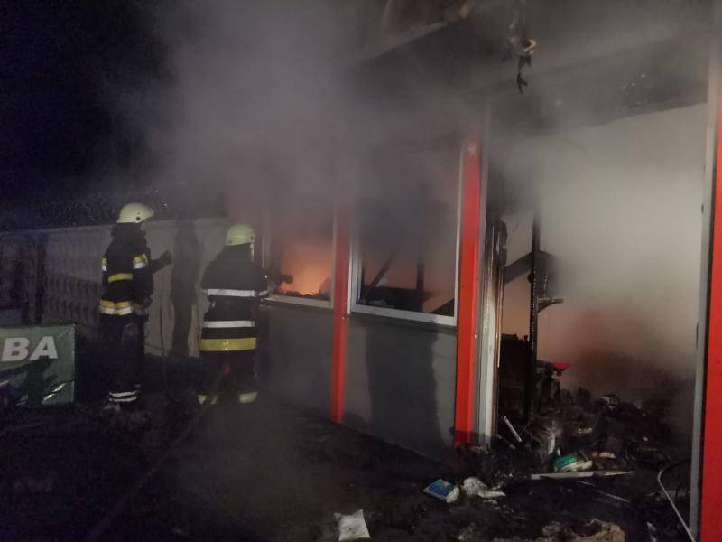 Київська область: рятувальники ліквідували загоряння магазину