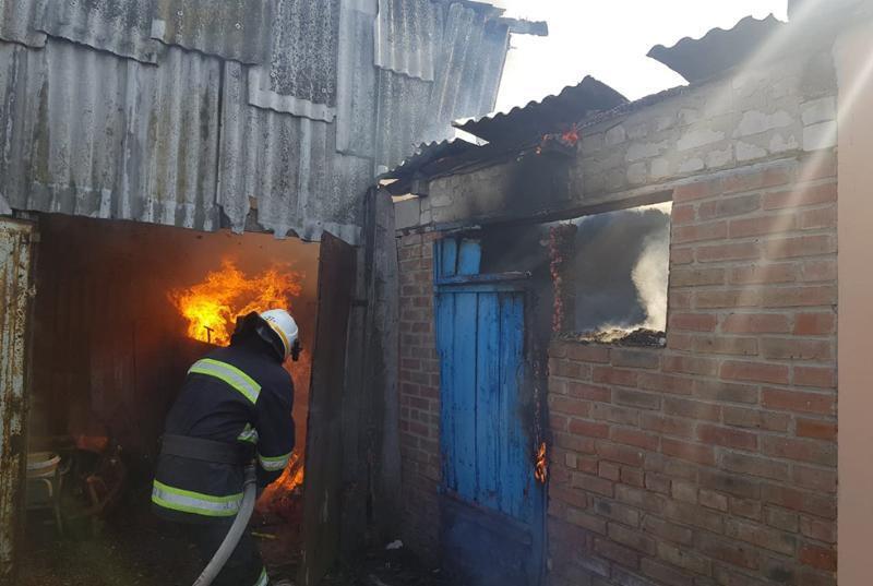 Дніпропетровська область: рятувальники ліквідували пожежу в літній кухні