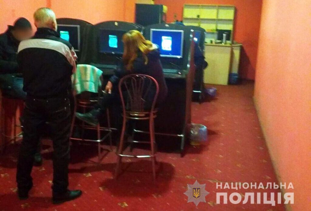 Слов'янські поліцейські викрили гральний заклад
