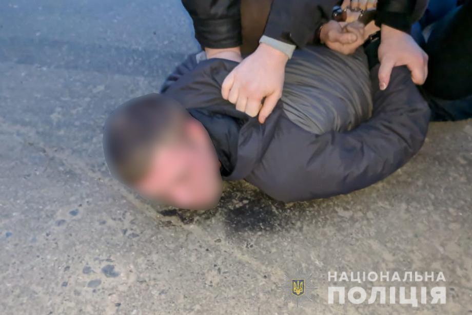 В Черкасах правоохоронці затримали осіб, які виготовляли та збували вогнепальну зброю