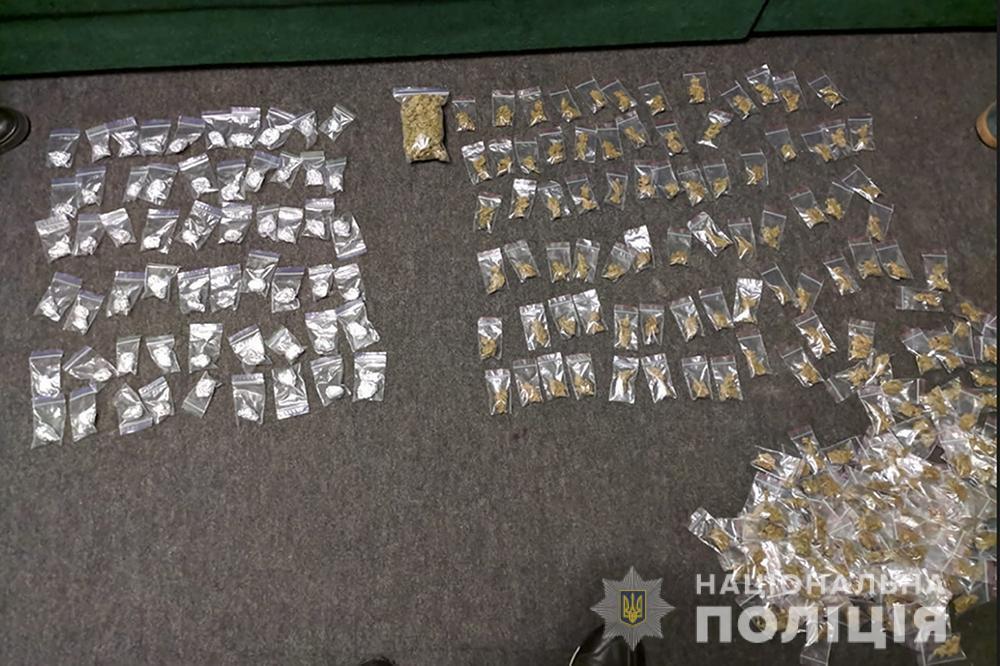 В Черкасах правоохоронці затримали осіб, які виготовляли та збували вогнепальну зброю