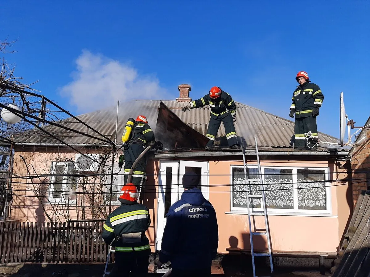 Кіровоградська область: рятувальники ліквідували 6 пожеж у житловому секторі, на одній з яких було травмовано чоловіка