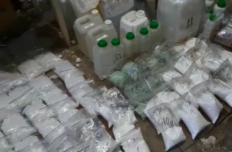 На Запоріжжі правоохоронці викрили групу осіб, у яких вилучили понад півтони прекурсорів (ФОТО)