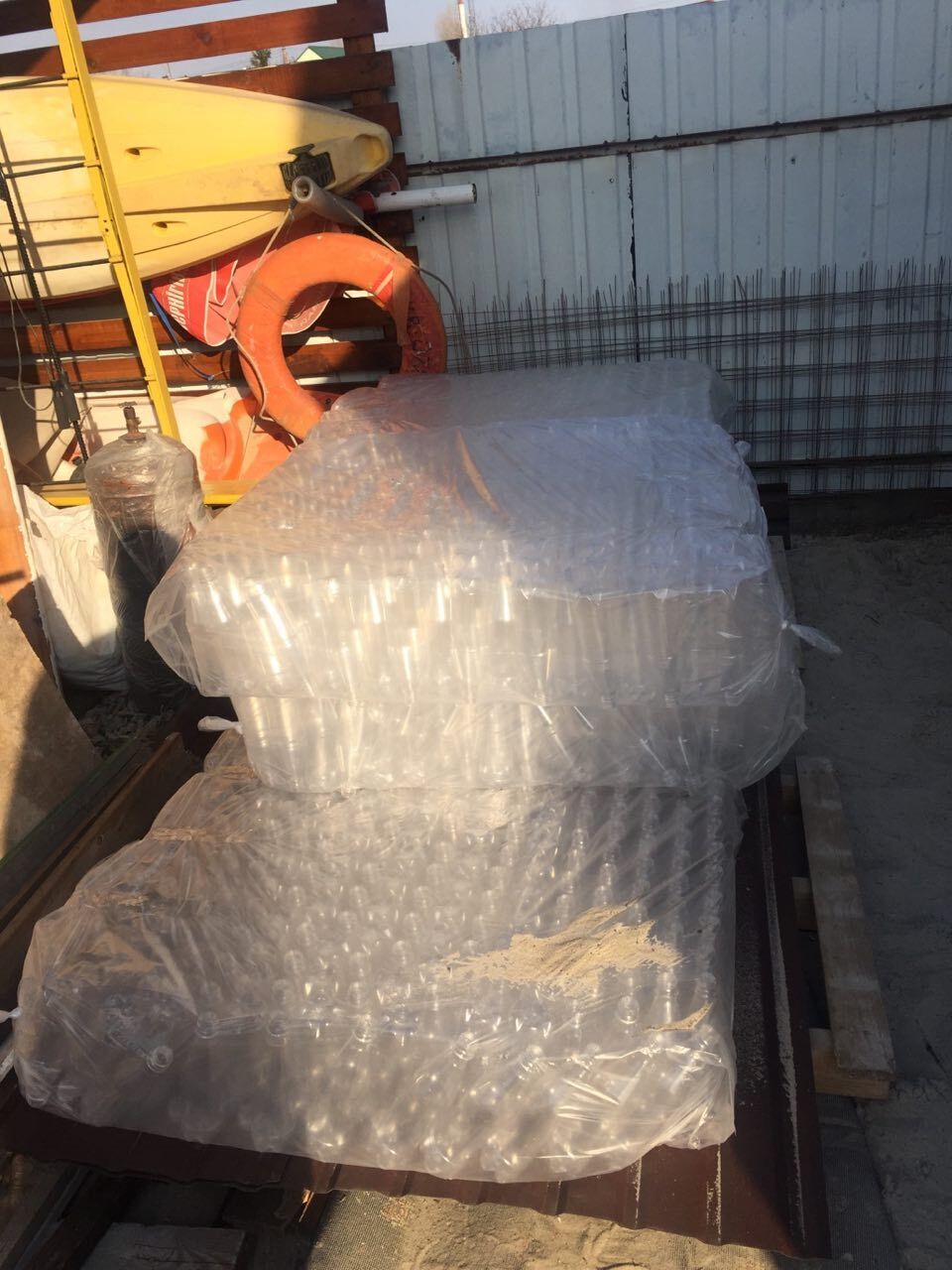 Офіс Генпрокурора спільно з ДФС викрили осіб, які підозрюються у виготовленні фальсифікованих алкогольних напоїв