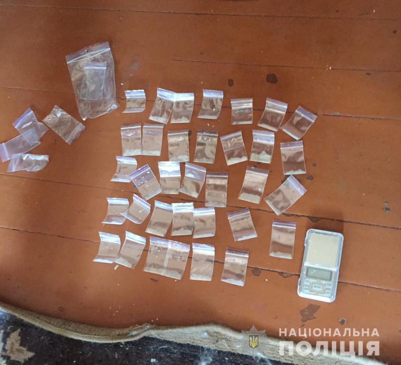 У Дніпрі поліцейські вилучили у членів злочинного угруповання наркотичні речовини на пів мільйона гривень