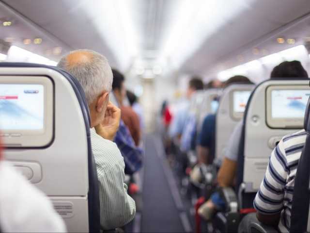 Защититься от коронавируса в самолете помогут несколько способов – ученый