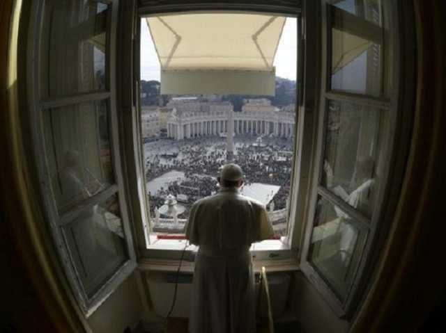 Из-за вспышки коронавируса Папа Римский будет проповедовать онлайн
