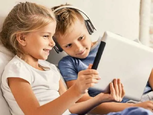 Карантин в Украине: полиция разработала инструкцию для родителей, оставляющих детей дома одних