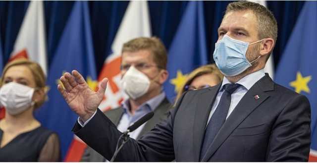 Премьер Словакии: Украина готова была продать 2 млн масок, но нас опередили немцы