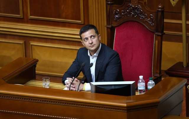 Зеленский потребовал от Рады не уходить на карантин