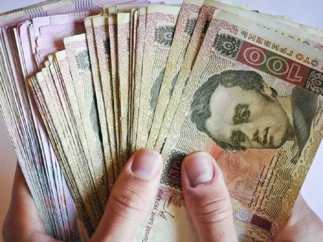 Министр Гутцайт задекларировал 160 тыс USD и 28 тыс EUR наличными