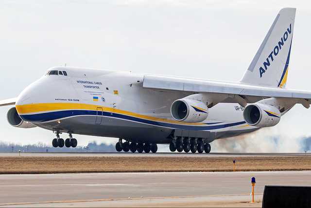 Український Ан-124 привіз до Чехії з Китаю 100 тонн медичного вантажу