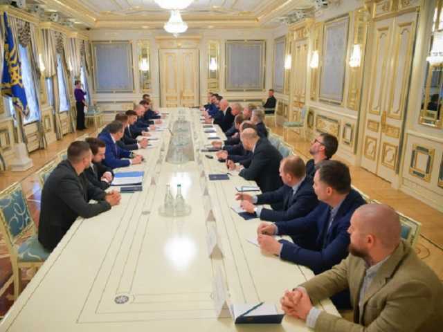 Зеленский обратился с важной просьбой к олигархам из-за коронавируса: СМИ узнали детали