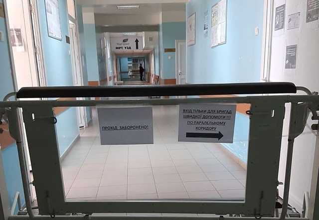 Нам нужно 125 защитных наборов в сутки, а дали 8, - сотрудница 8-й больницы Киева об отказе принимать пациентов с коронавирусом
