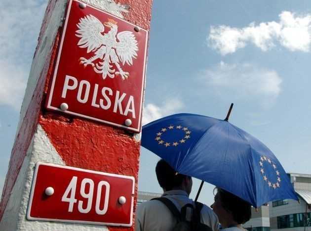 Как украинцам без авто выехать из Польши: дипломаты дали совет