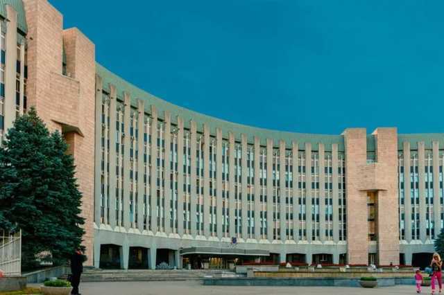 Компанія рейдера Геннадія Корбана та одіозних коррупціонерів братів Дубінських під шумок карантину викачала з бюджету Дніпра мільярд