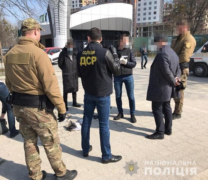На Львівщині затримали двох осіб за вимагання з підприємця 208 тисяч «відкату»