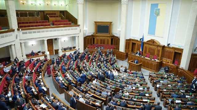 В ''Слуге народа'' предлагают депутатам надеть перчатки, очки, маски и собраться на заседание в зале Рады